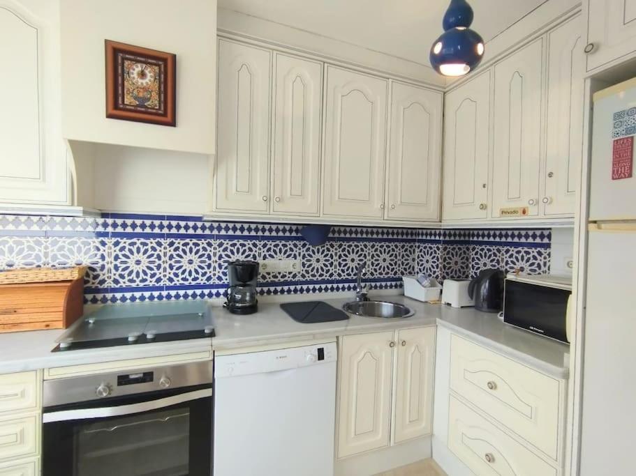 Beautiful 2 Bedroom In Calle Carabeo, Nerja Zewnętrze zdjęcie